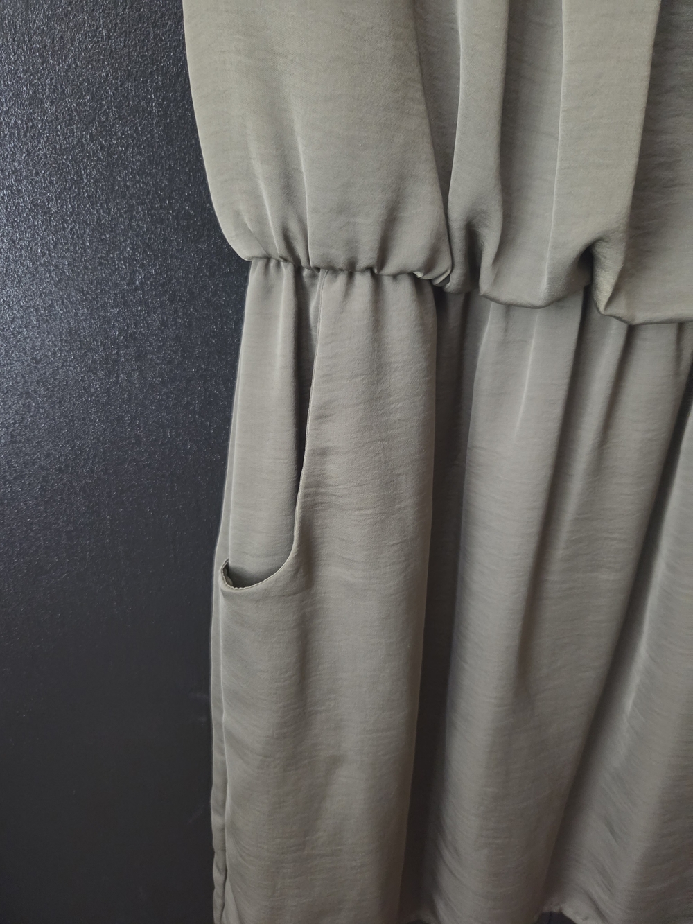 Women's City Triangles Olive Green Pleated Scoop Dress ~ Size Medium - Picture 2 of 9